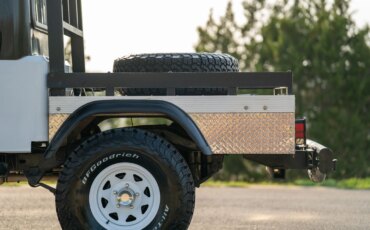 Jeep-Scrambler-1983-White-Black-35