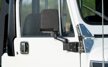 Jeep-Scrambler-1983-White-Black-37