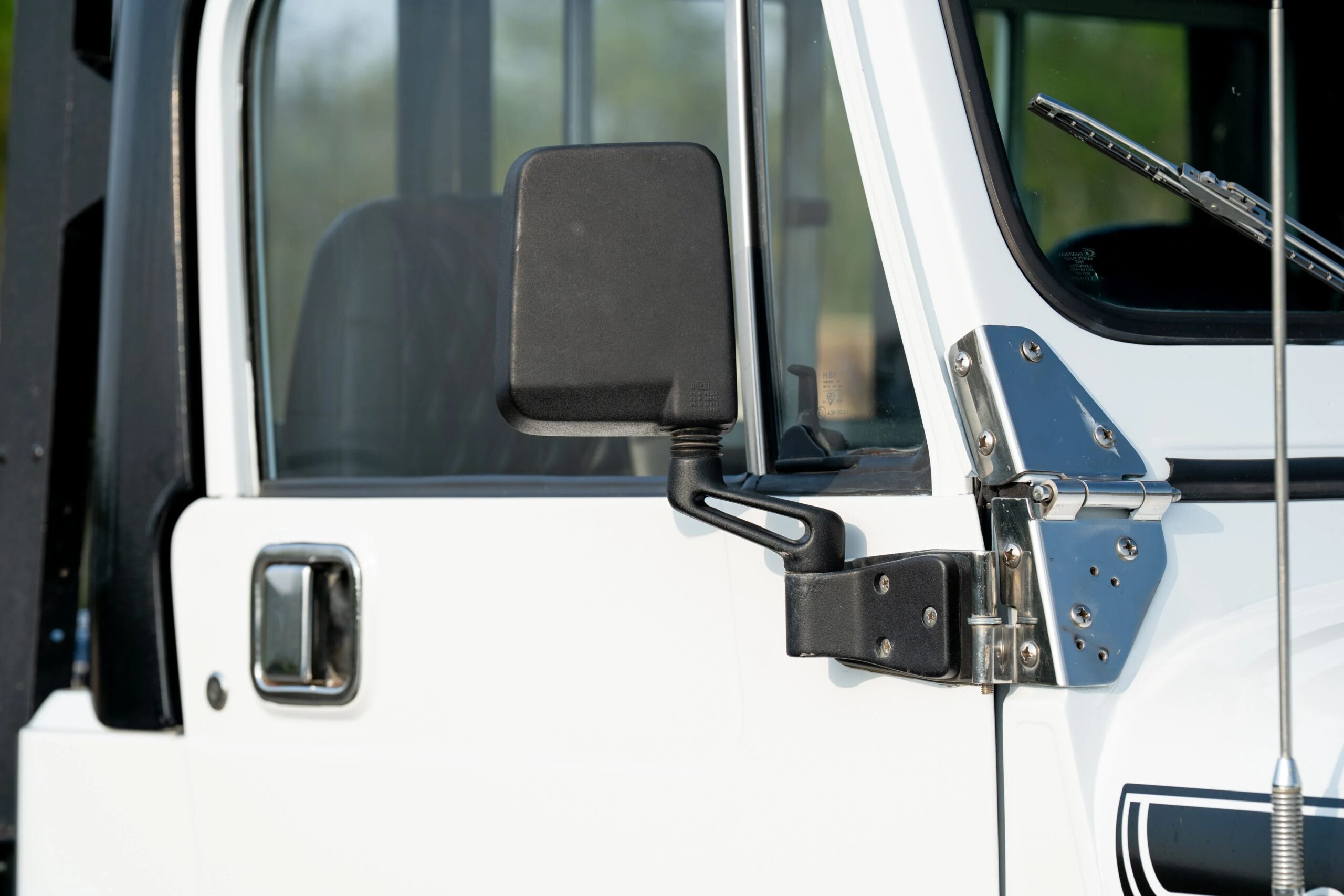 Jeep-Scrambler-1983-White-Black-37