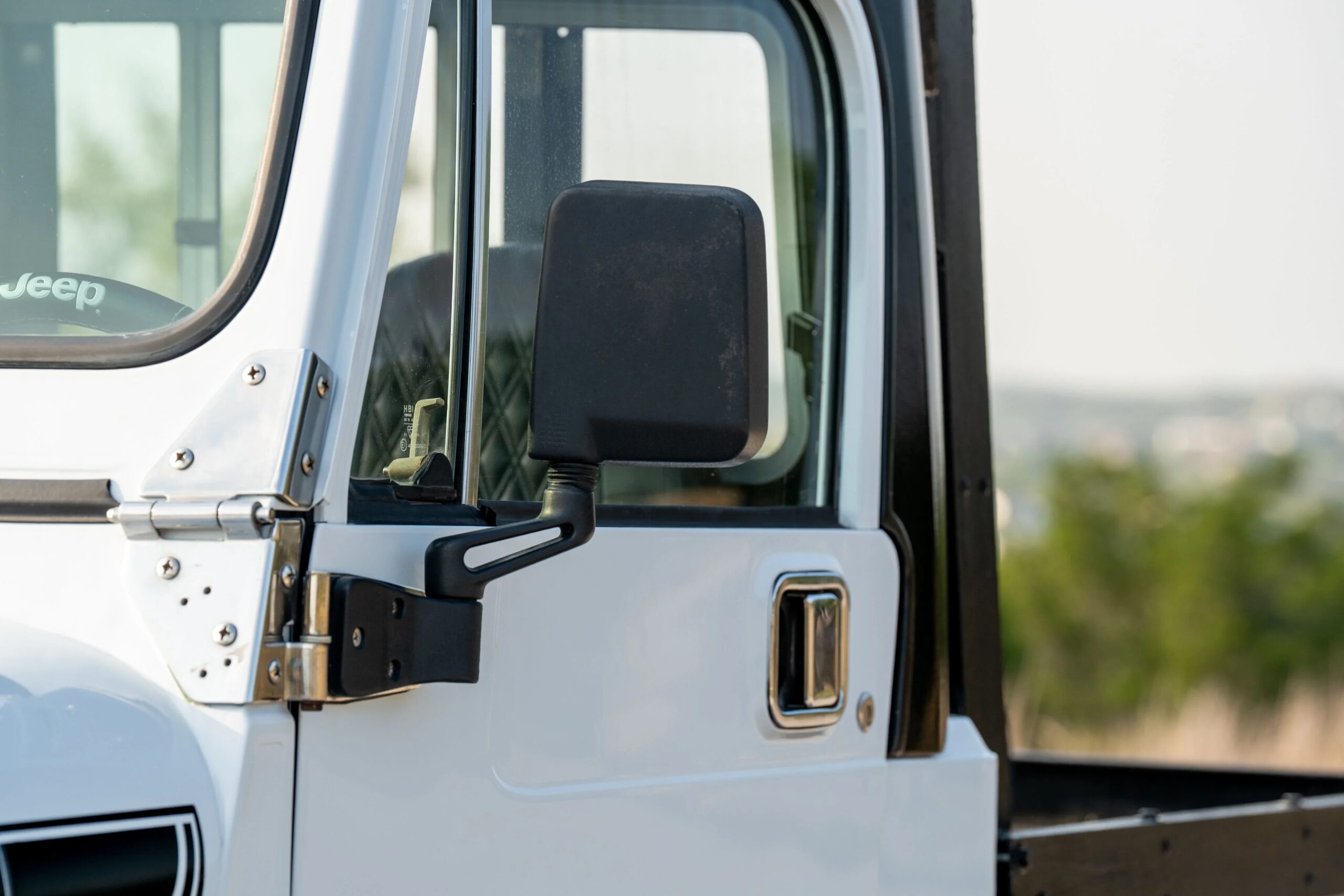 Jeep-Scrambler-1983-White-Black-38