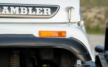 Jeep-Scrambler-1983-White-Black-46