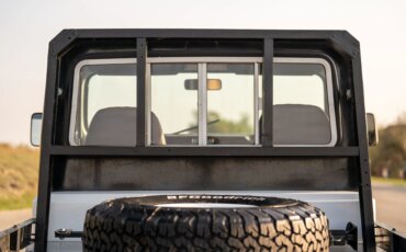 Jeep-Scrambler-1983-White-Black-47