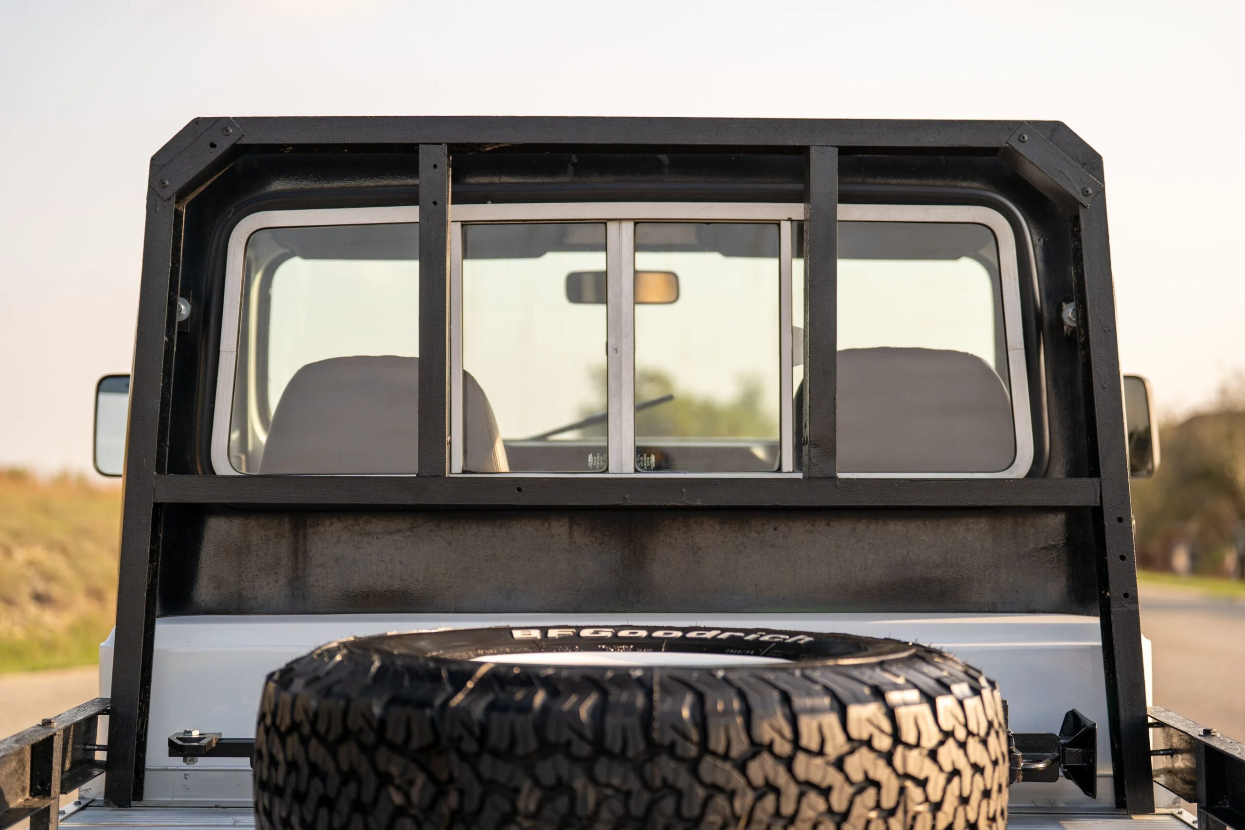 Jeep-Scrambler-1983-White-Black-47