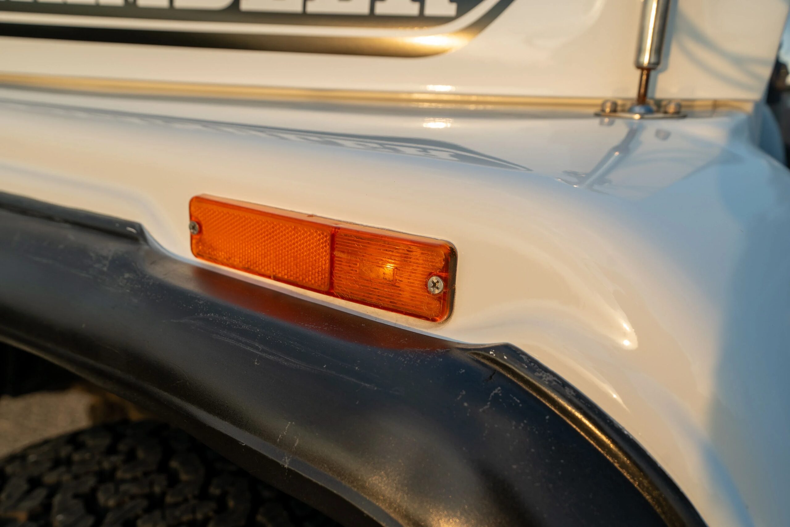 Jeep-Scrambler-1983-White-Black-50