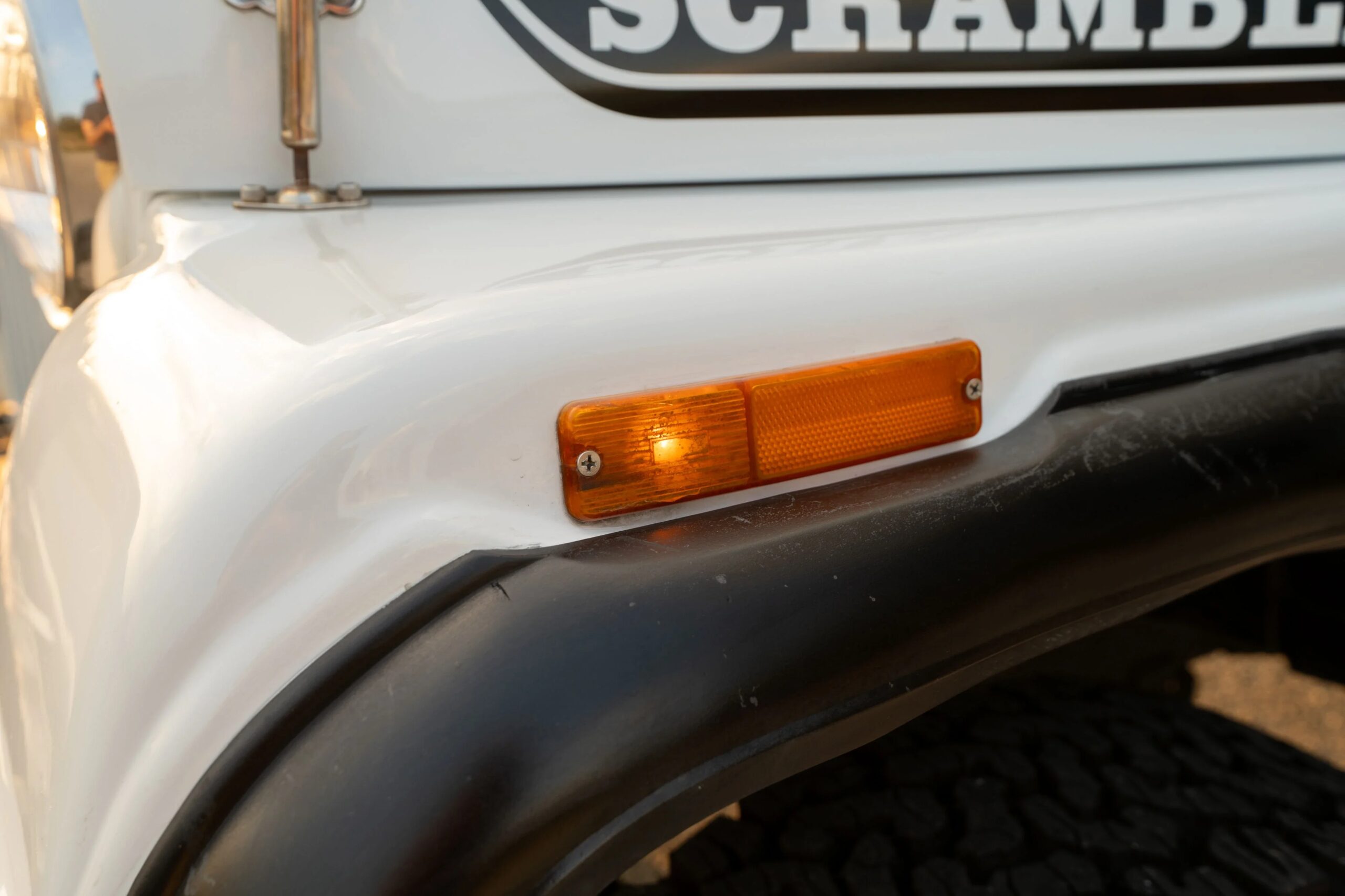 Jeep-Scrambler-1983-White-Black-51