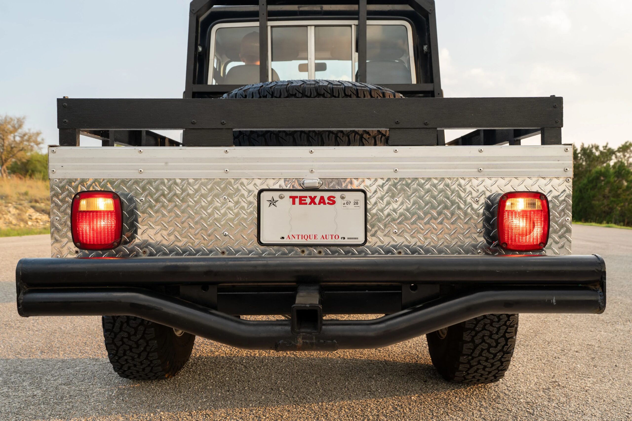 Jeep-Scrambler-1983-White-Black-52