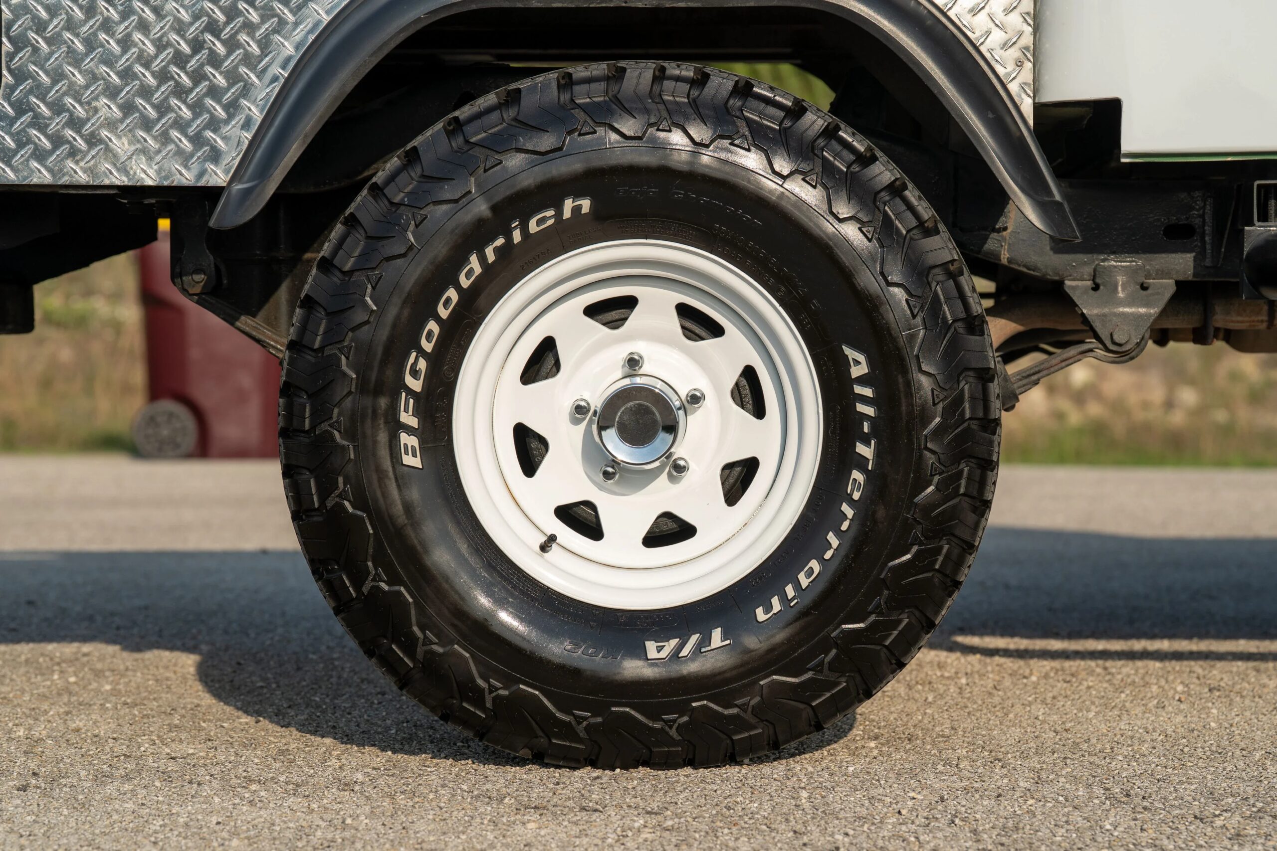 Jeep-Scrambler-1983-White-Black-55