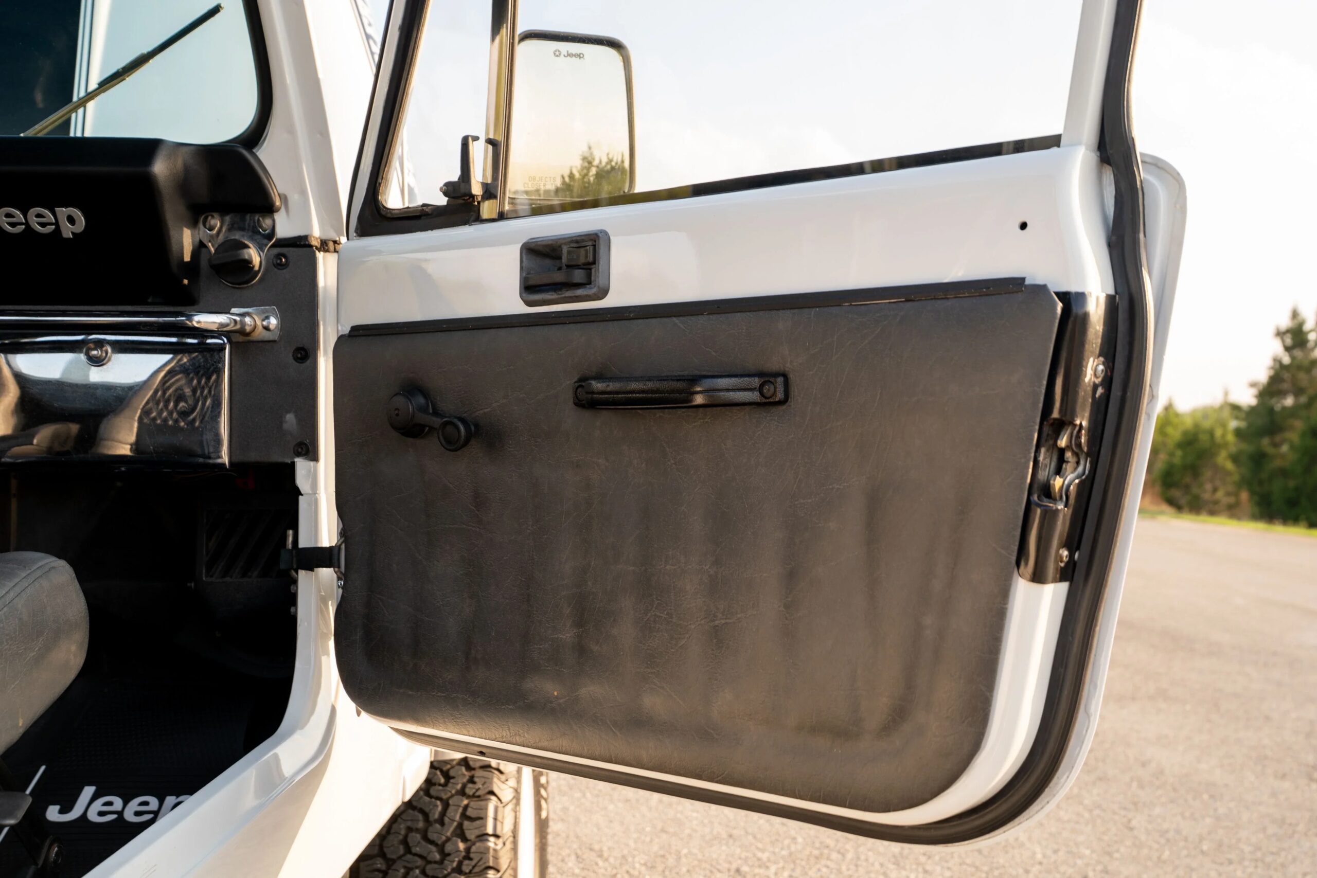 Jeep-Scrambler-1983-White-Black-59
