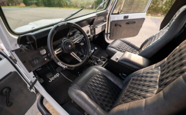 Jeep-Scrambler-1983-White-Black-60