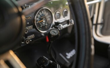 Jeep-Scrambler-1983-White-Black-73