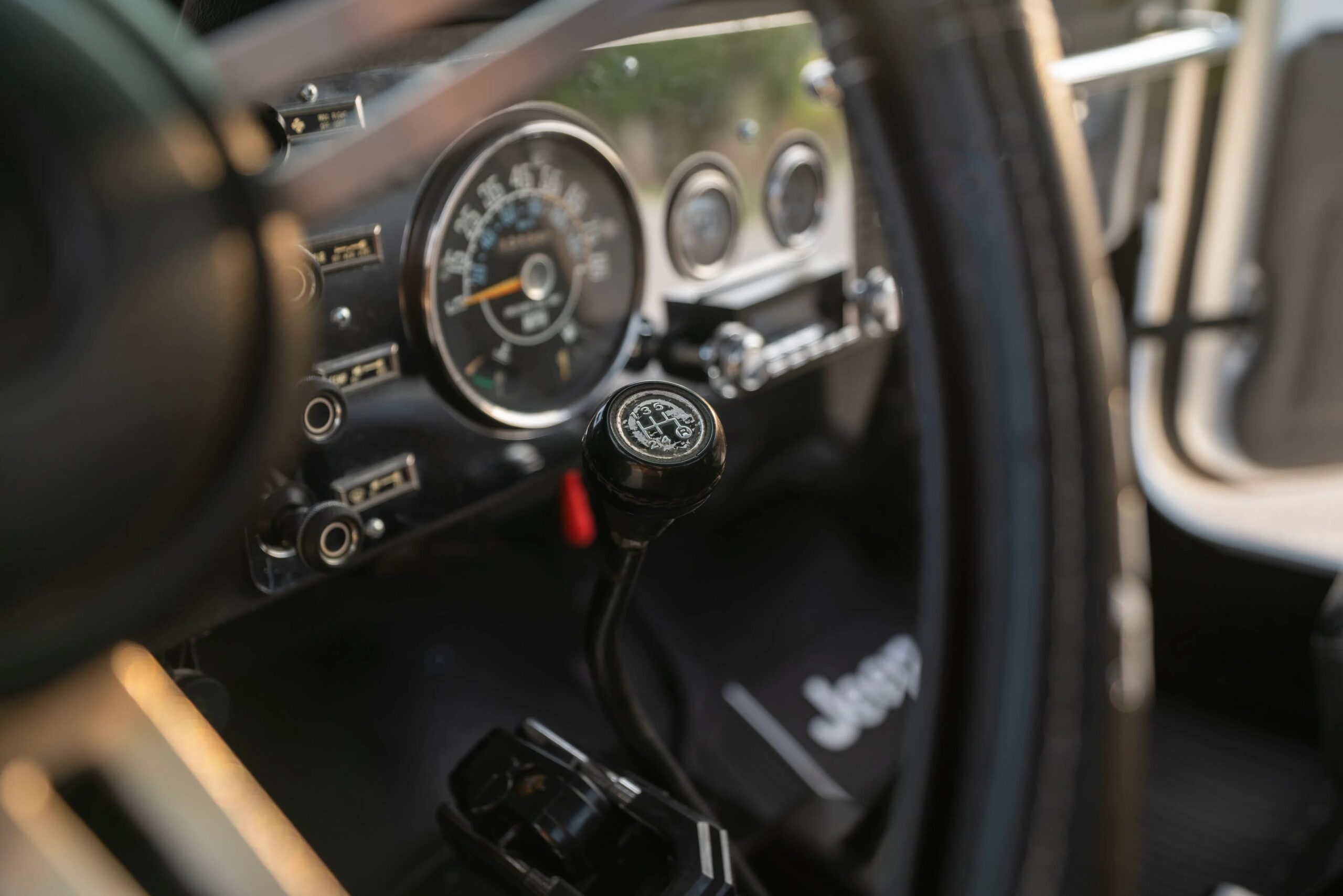 Jeep-Scrambler-1983-White-Black-73