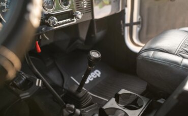Jeep-Scrambler-1983-White-Black-74