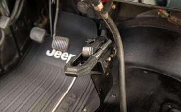 Jeep-Scrambler-1983-White-Black-76