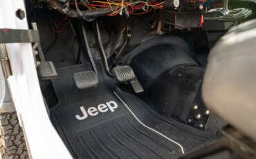 Jeep-Scrambler-1983-White-Black-78