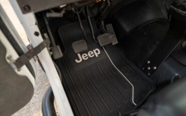 Jeep-Scrambler-1983-White-Black-79