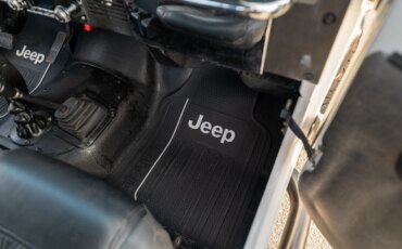 Jeep-Scrambler-1983-White-Black-80