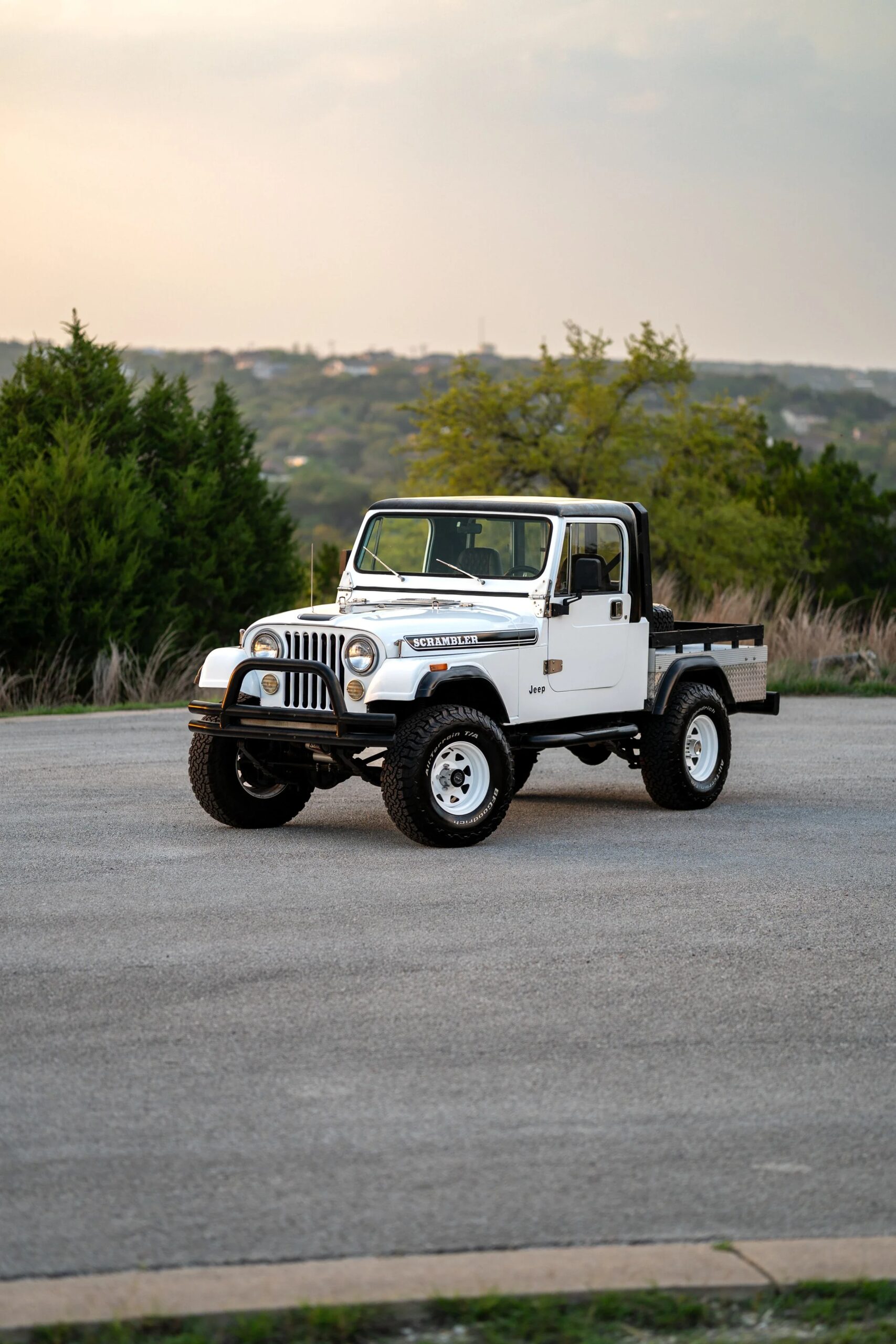 Jeep-Scrambler-1983-White-Black-9
