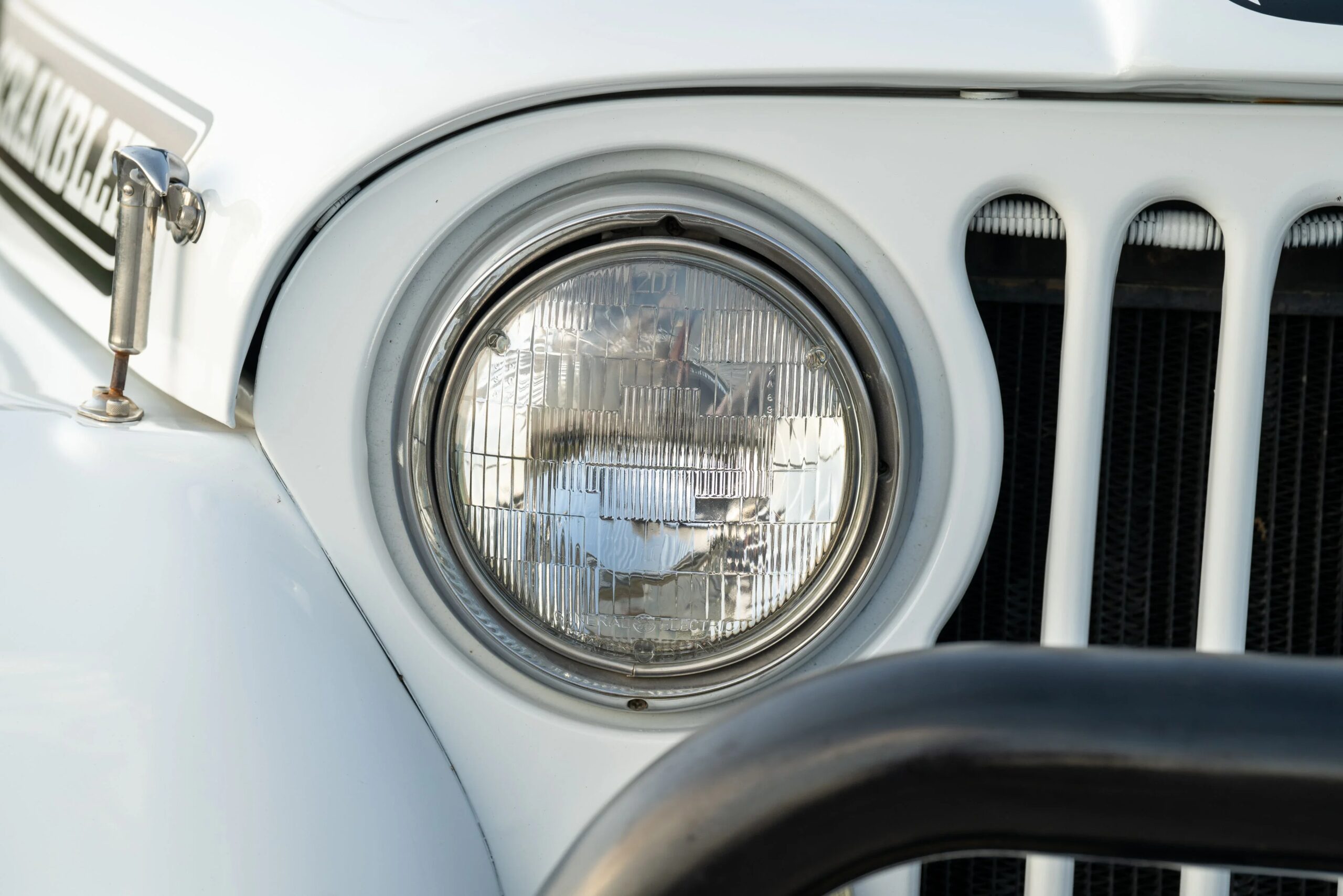 Jeep-Scrambler-1983-White-Black-98