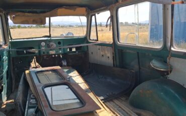 Jeep-Wagoneer-1960-11