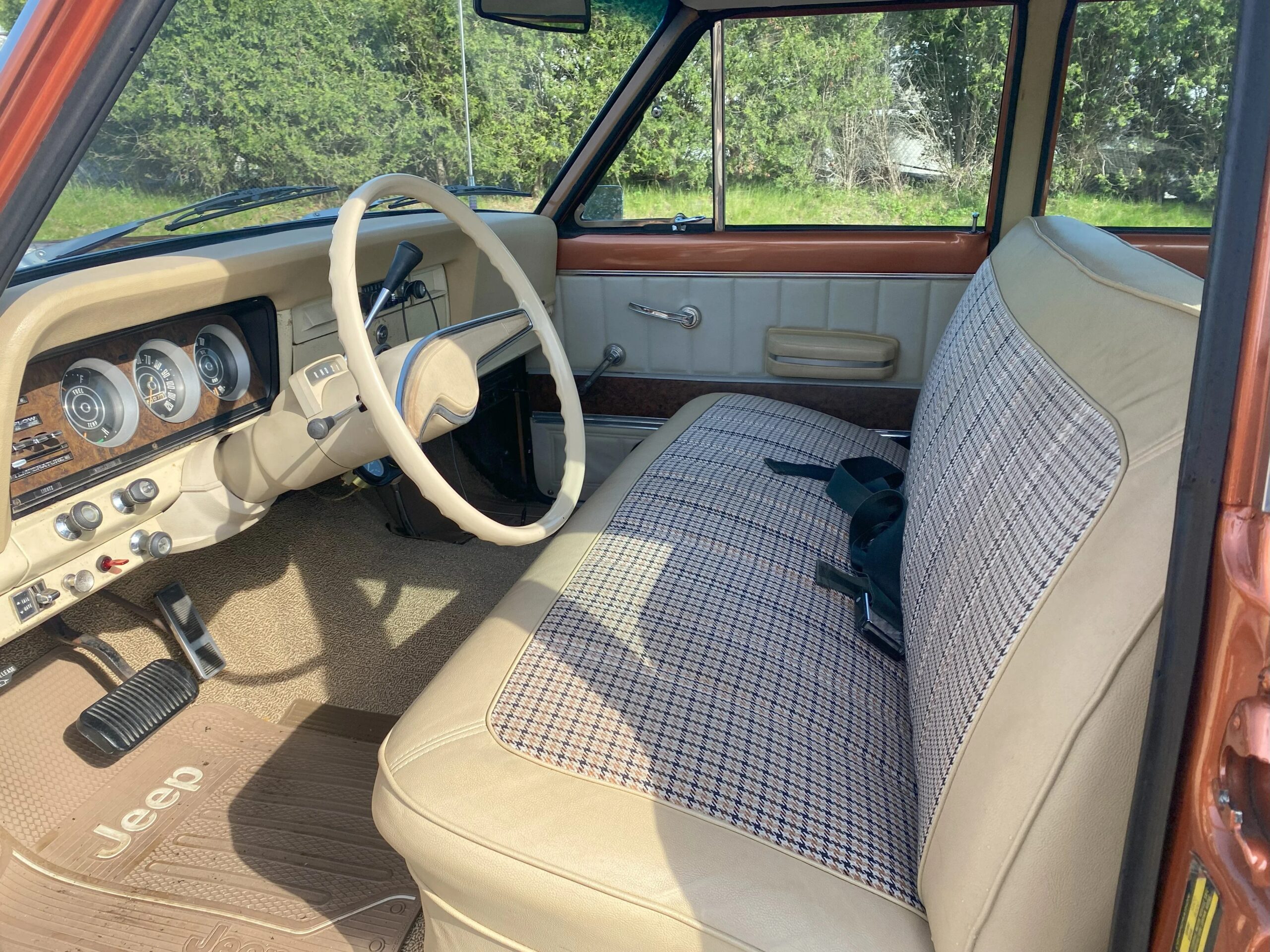 Jeep-Wagoneer-1973-Orange-Tan-5
