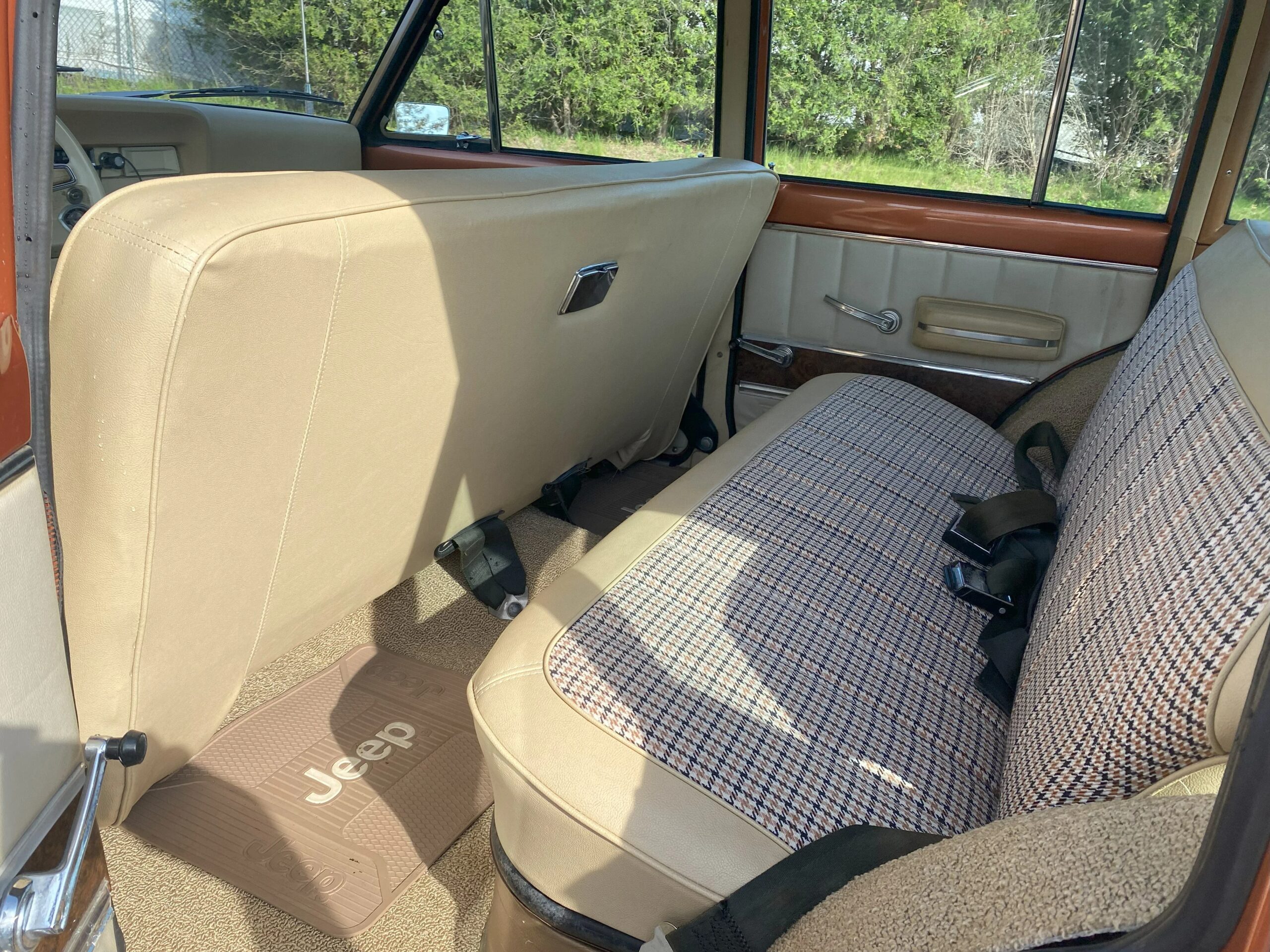 Jeep-Wagoneer-1973-Orange-Tan-6