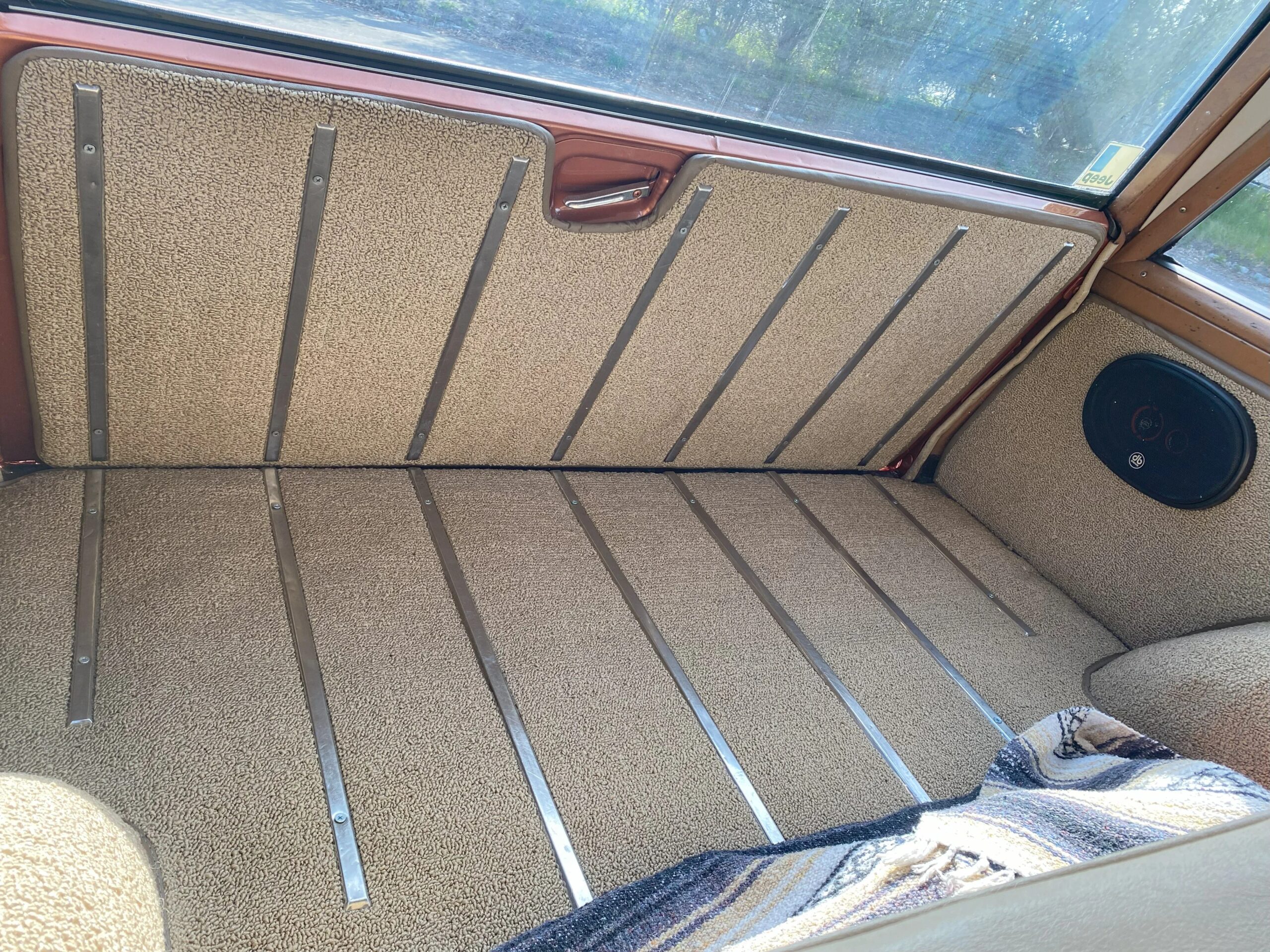 Jeep-Wagoneer-1973-Orange-Tan-9