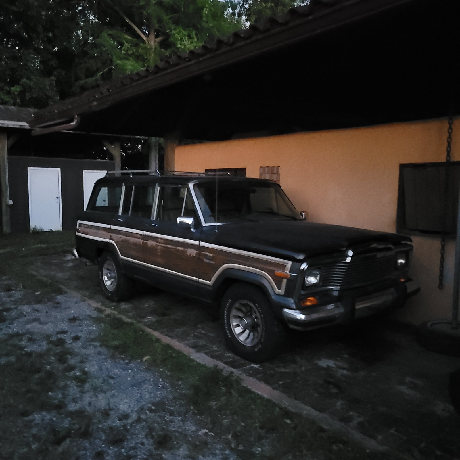 Jeep-Wagoneer-1985-SUV-8