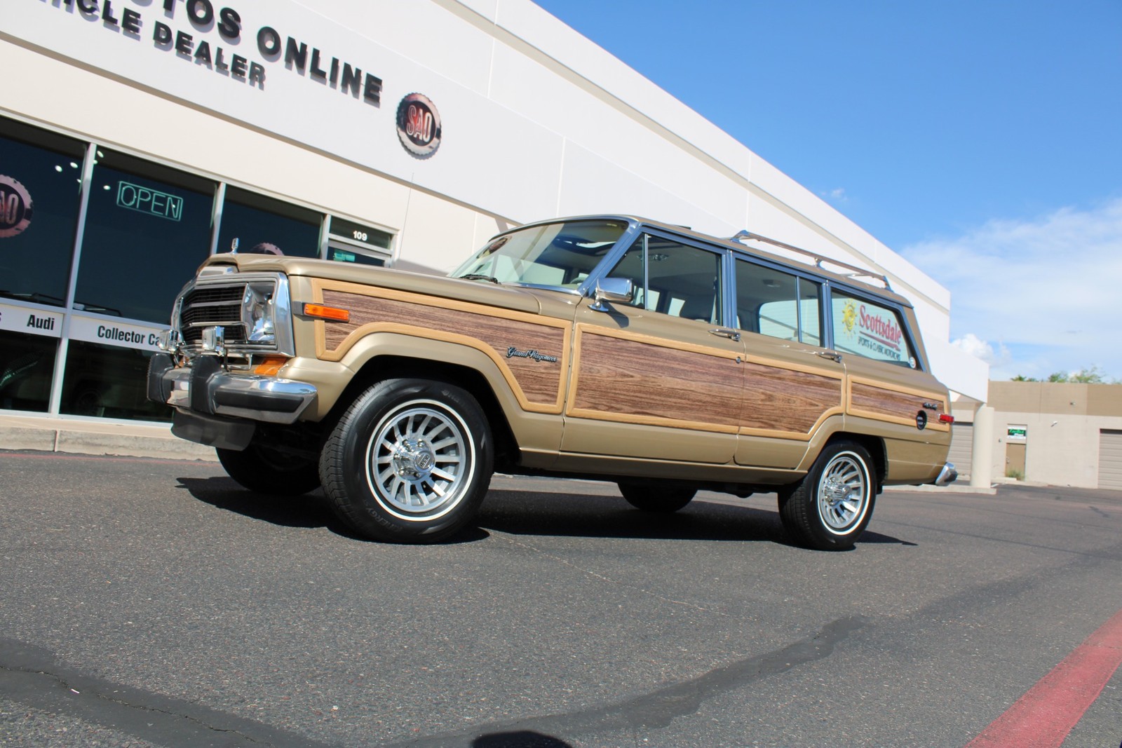 Jeep-Wagoneer-1990-SUV-12