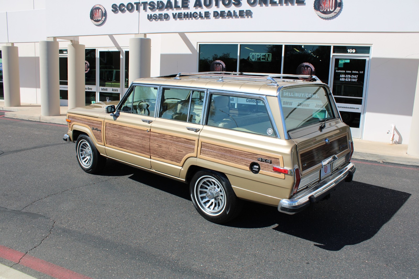 Jeep-Wagoneer-1990-SUV-13