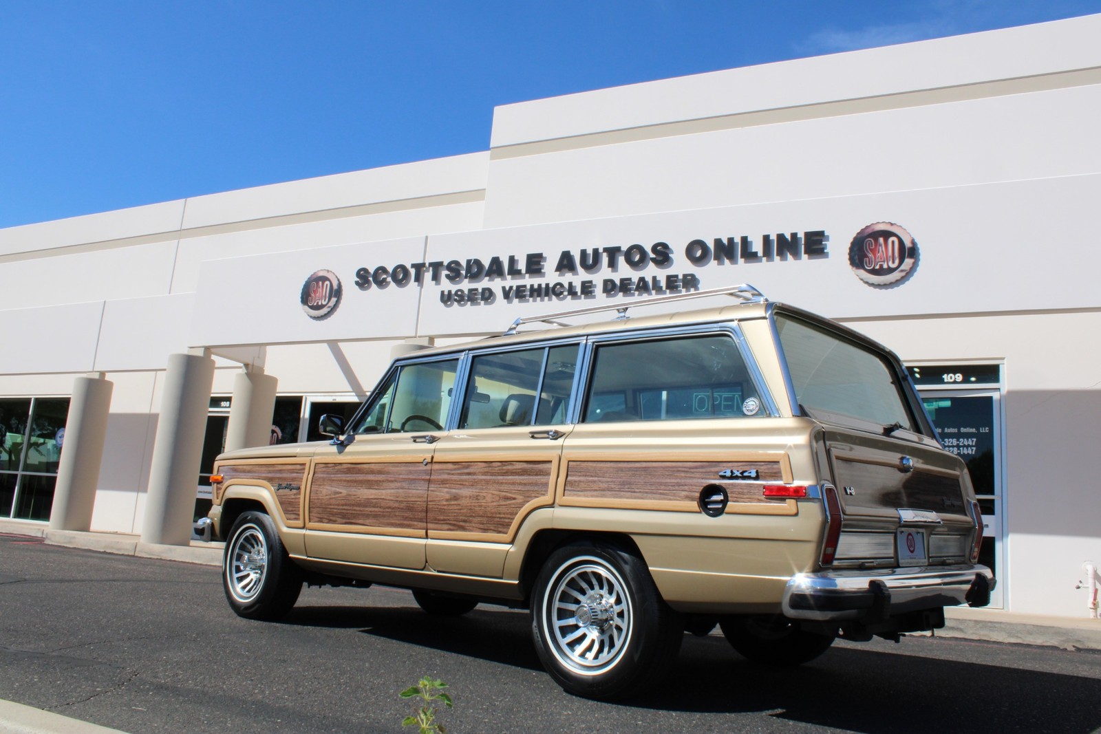 Jeep-Wagoneer-1990-SUV-14