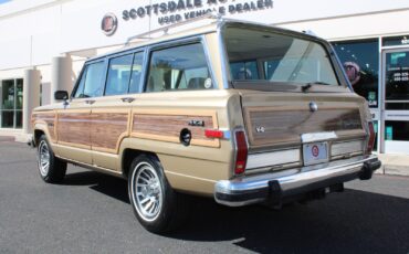 Jeep-Wagoneer-1990-SUV-2