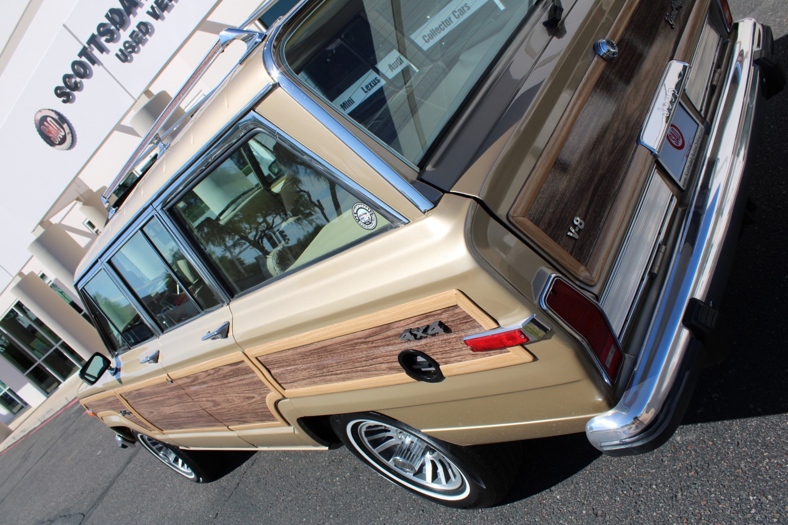 Jeep-Wagoneer-1990-SUV-23