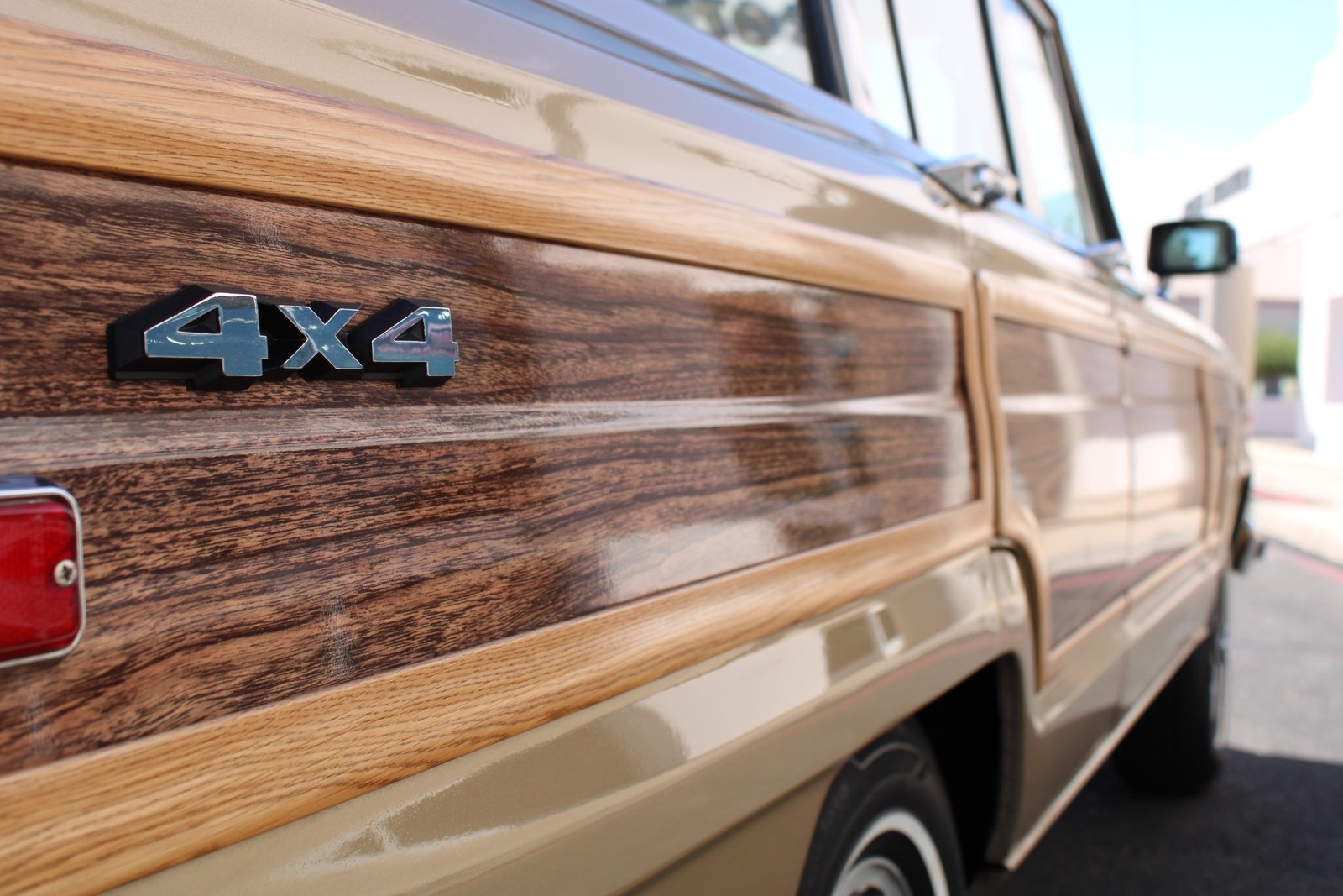 Jeep-Wagoneer-1990-SUV-30