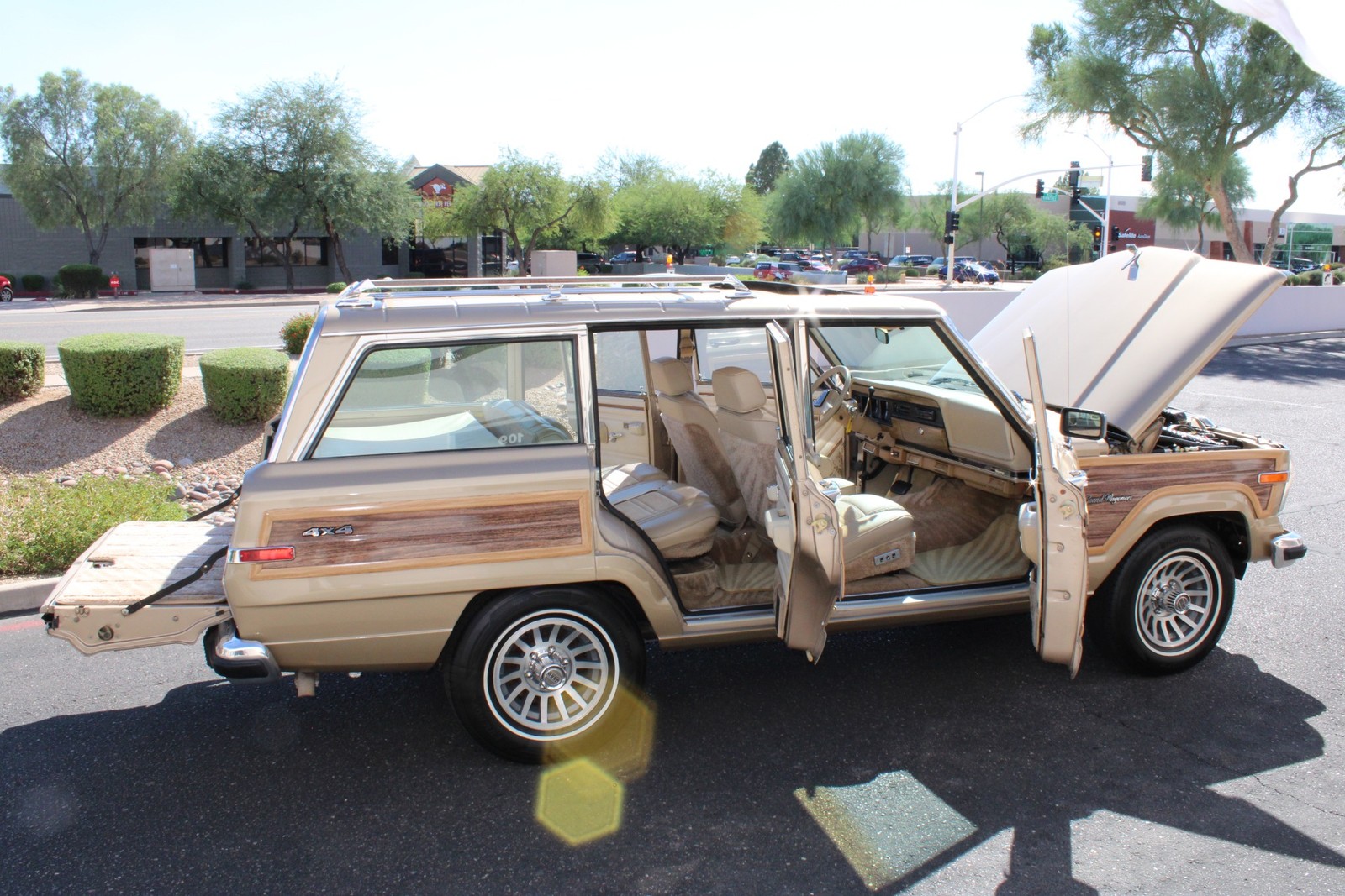 Jeep-Wagoneer-1990-SUV-33