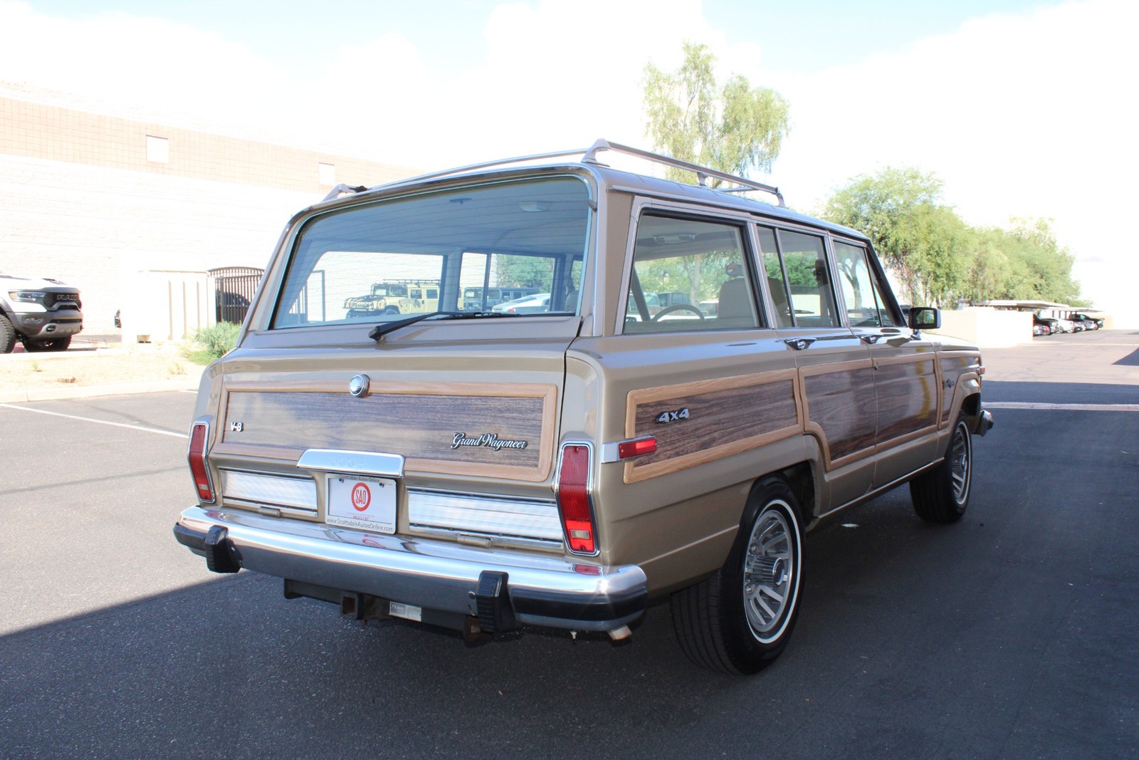 Jeep-Wagoneer-1990-SUV-37
