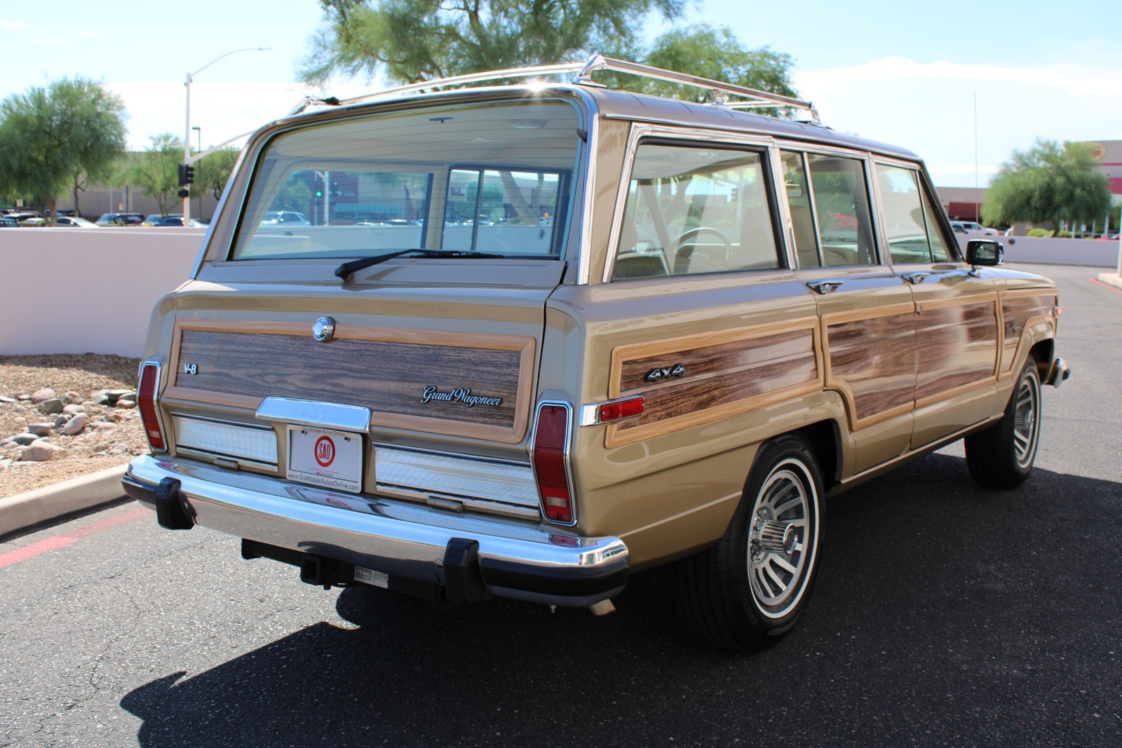 Jeep-Wagoneer-1990-SUV-4