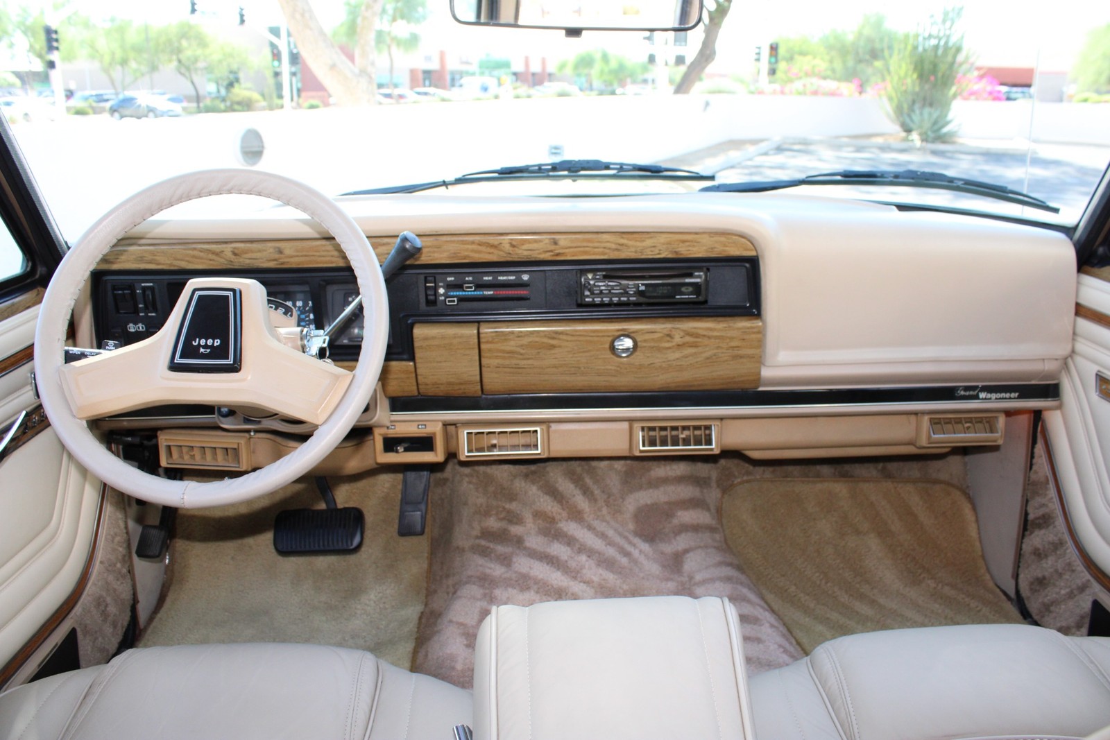 Jeep-Wagoneer-1990-SUV-6