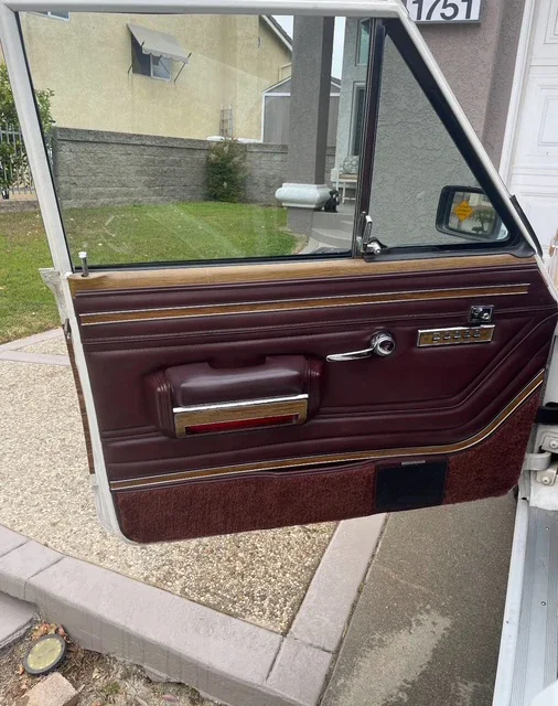Jeep-Wagoneer-limited-1988-White-Burgundy-6