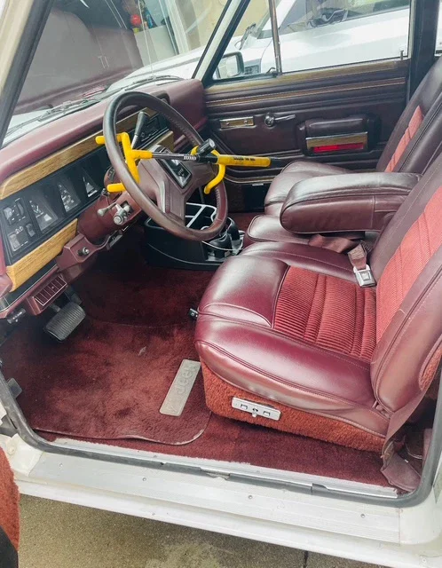 Jeep-Wagoneer-limited-1988-White-Burgundy