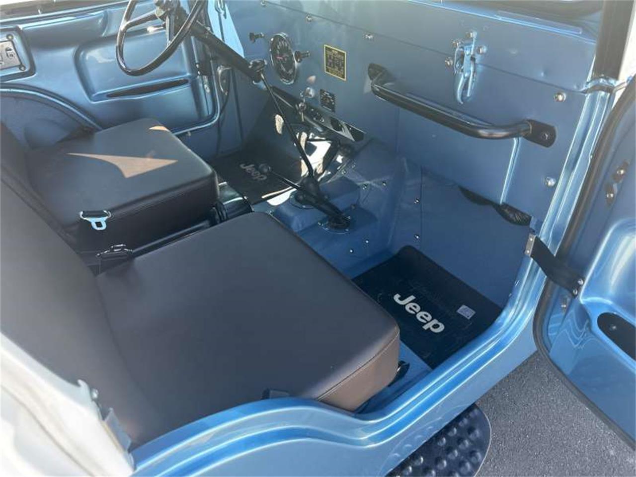 Jeep-Willys-1955-Blue-Tan-37