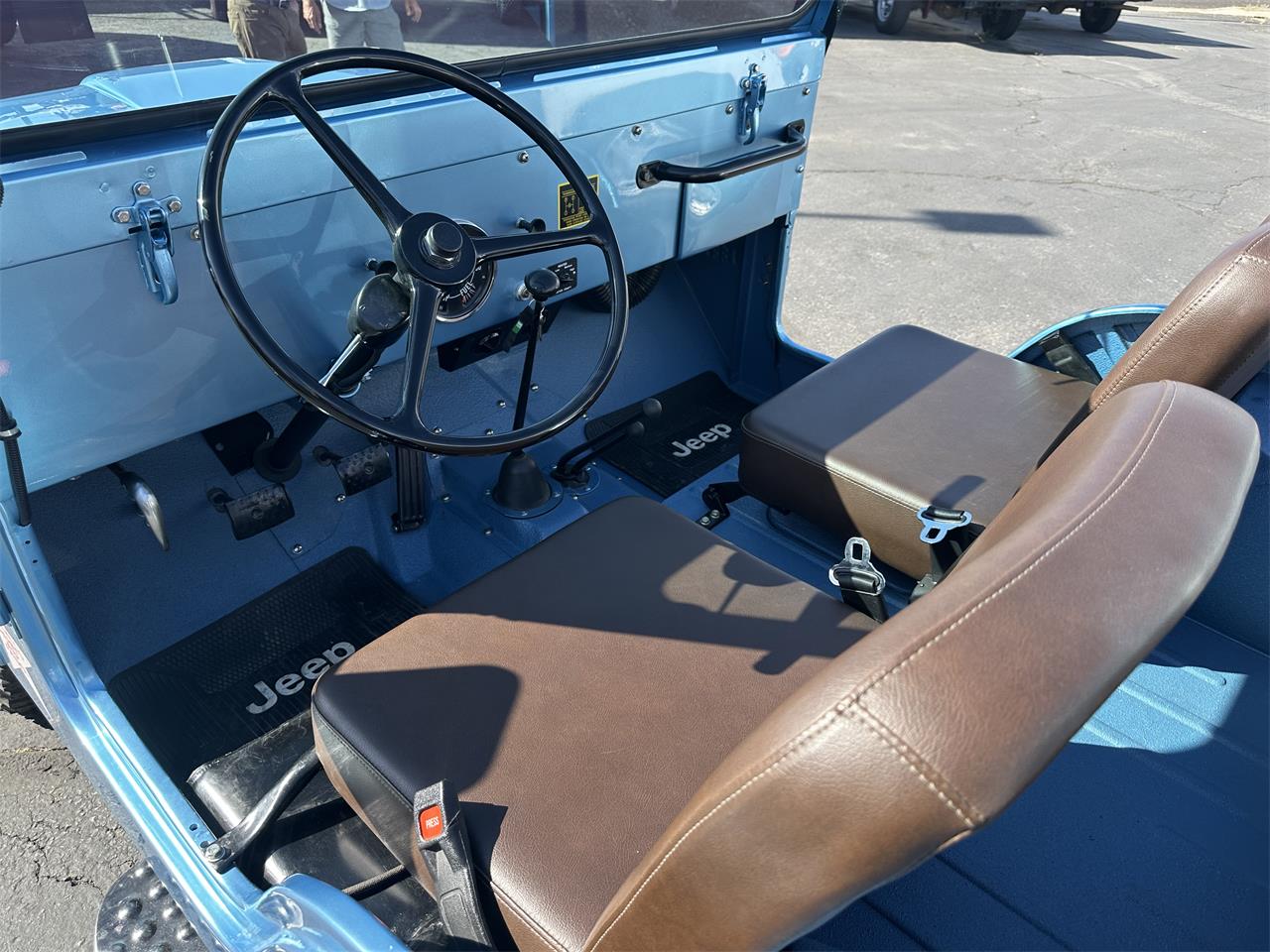 Jeep-Willys-1955-Blue-Tan-51