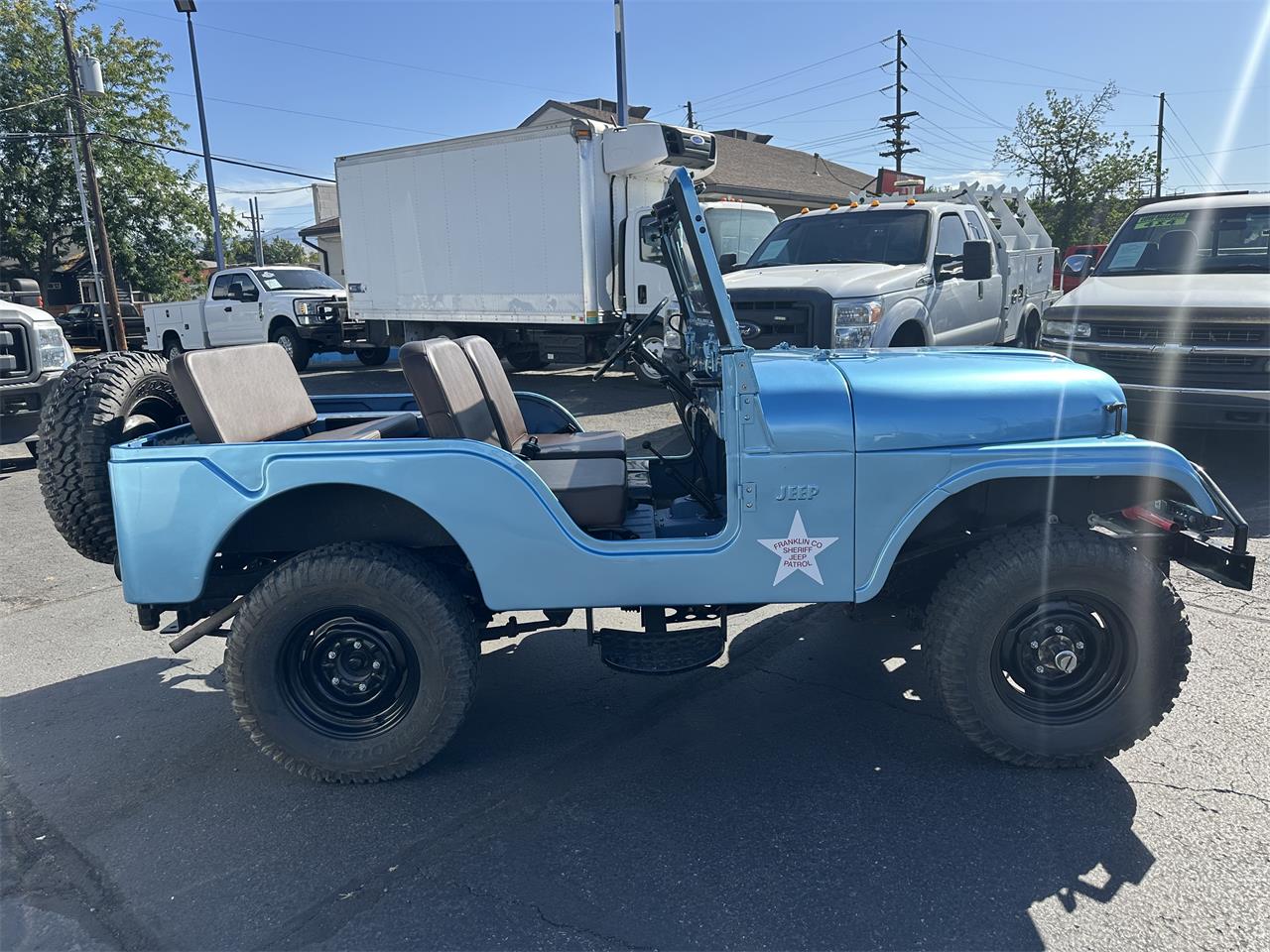 Jeep-Willys-1955-Blue-Tan-9