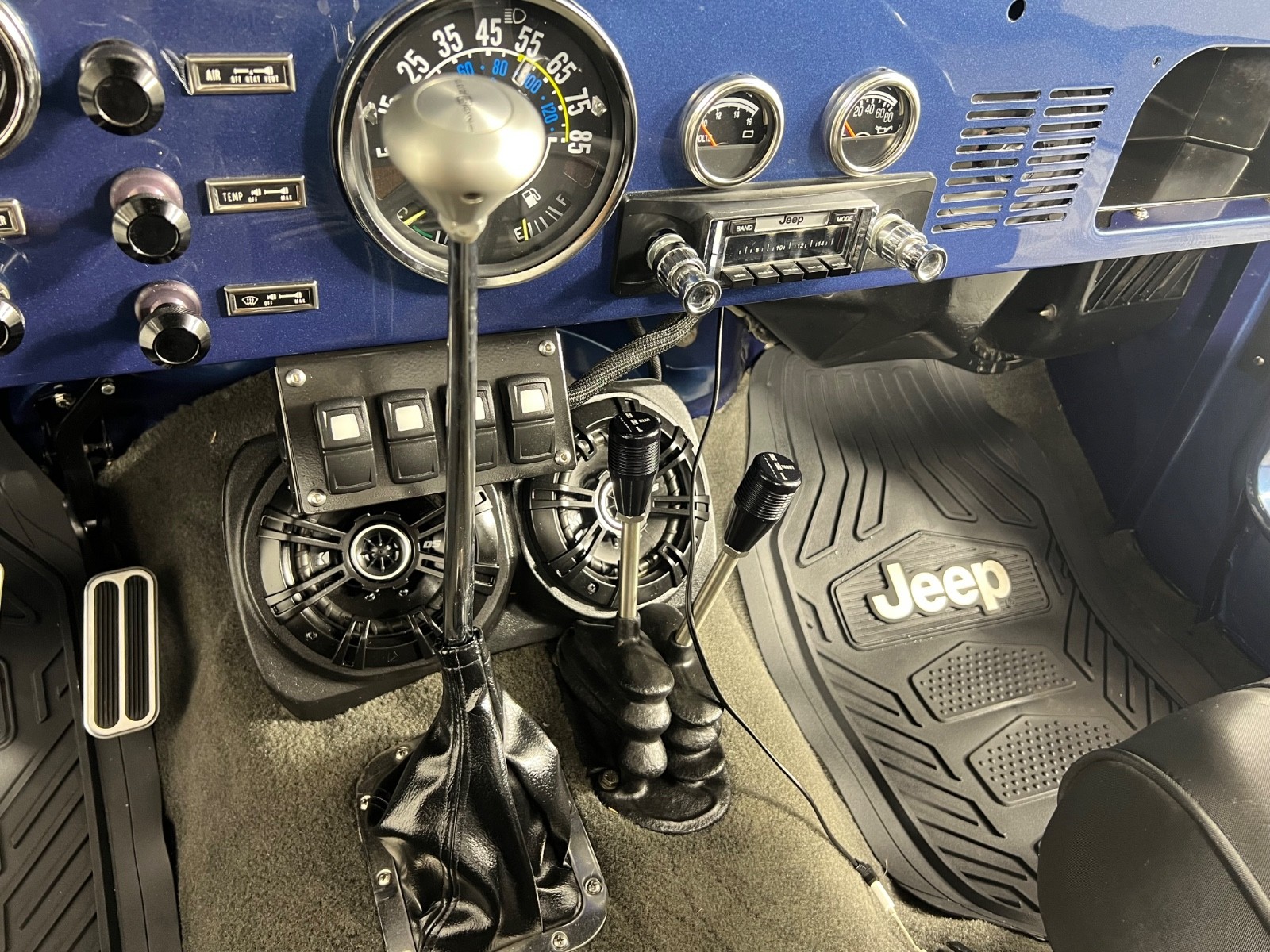 Jeep-Wrangler-1981-32