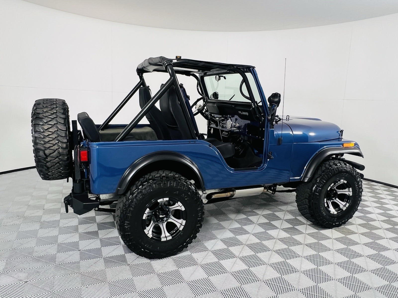 Jeep-Wrangler-1981-5
