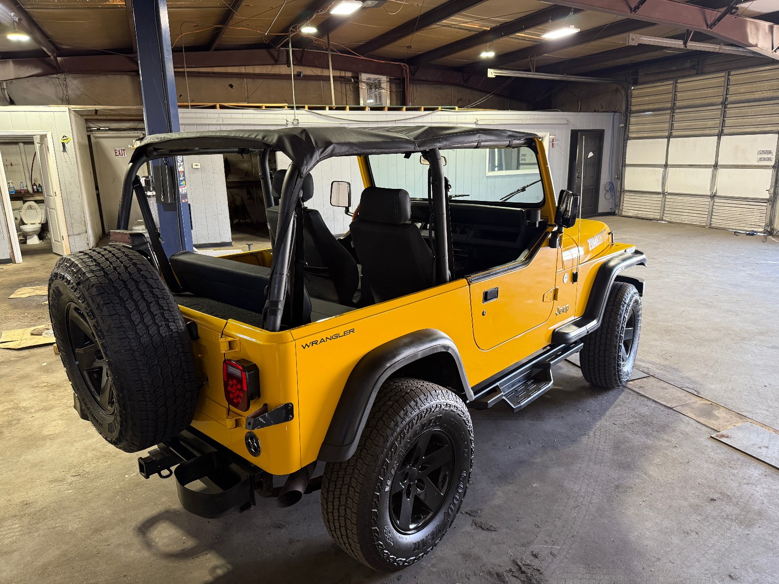 Jeep-Wrangler-1995-SUV-7