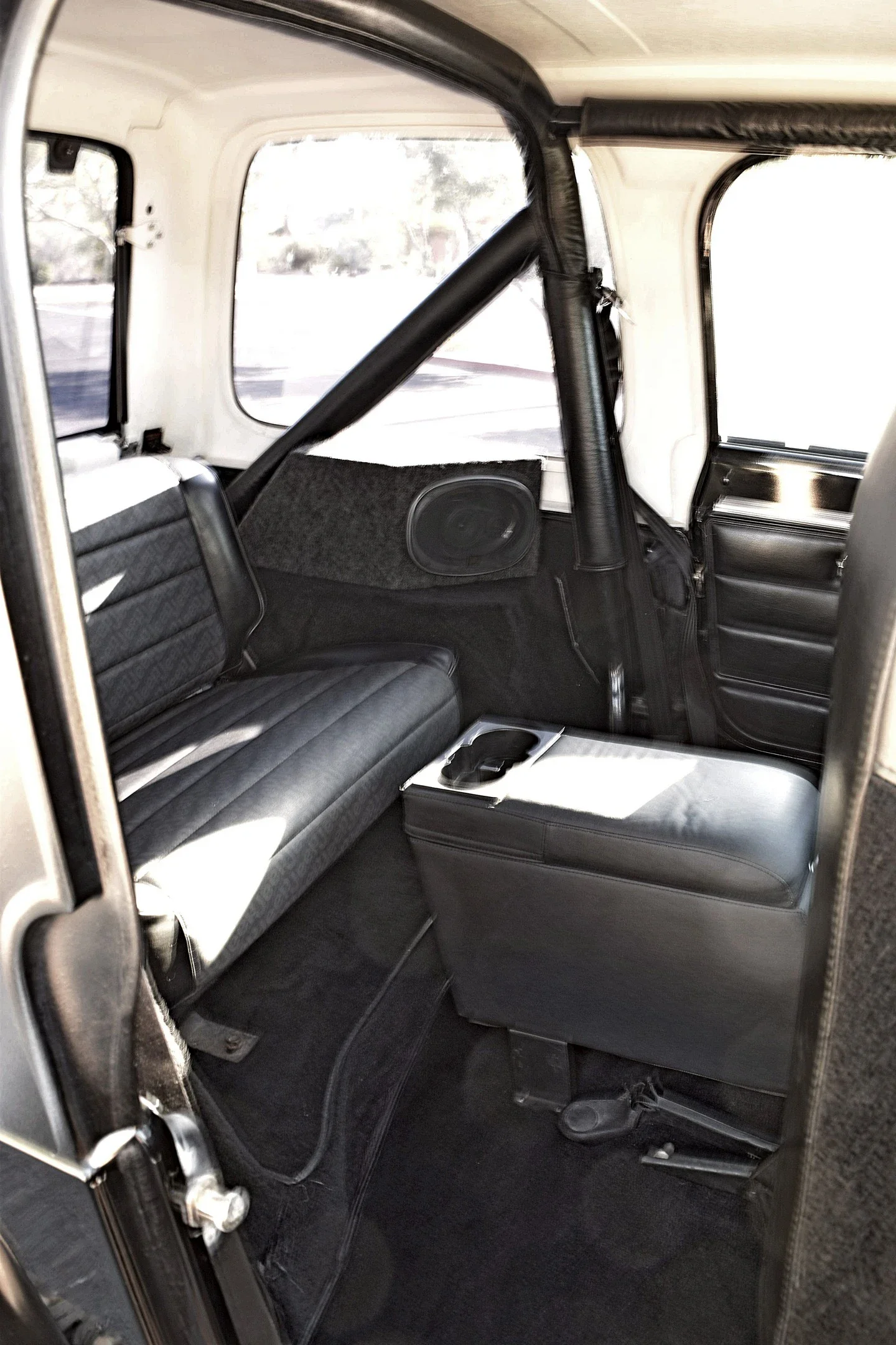 Jeep-Wrangler-4wd-1987-Black-Black-14