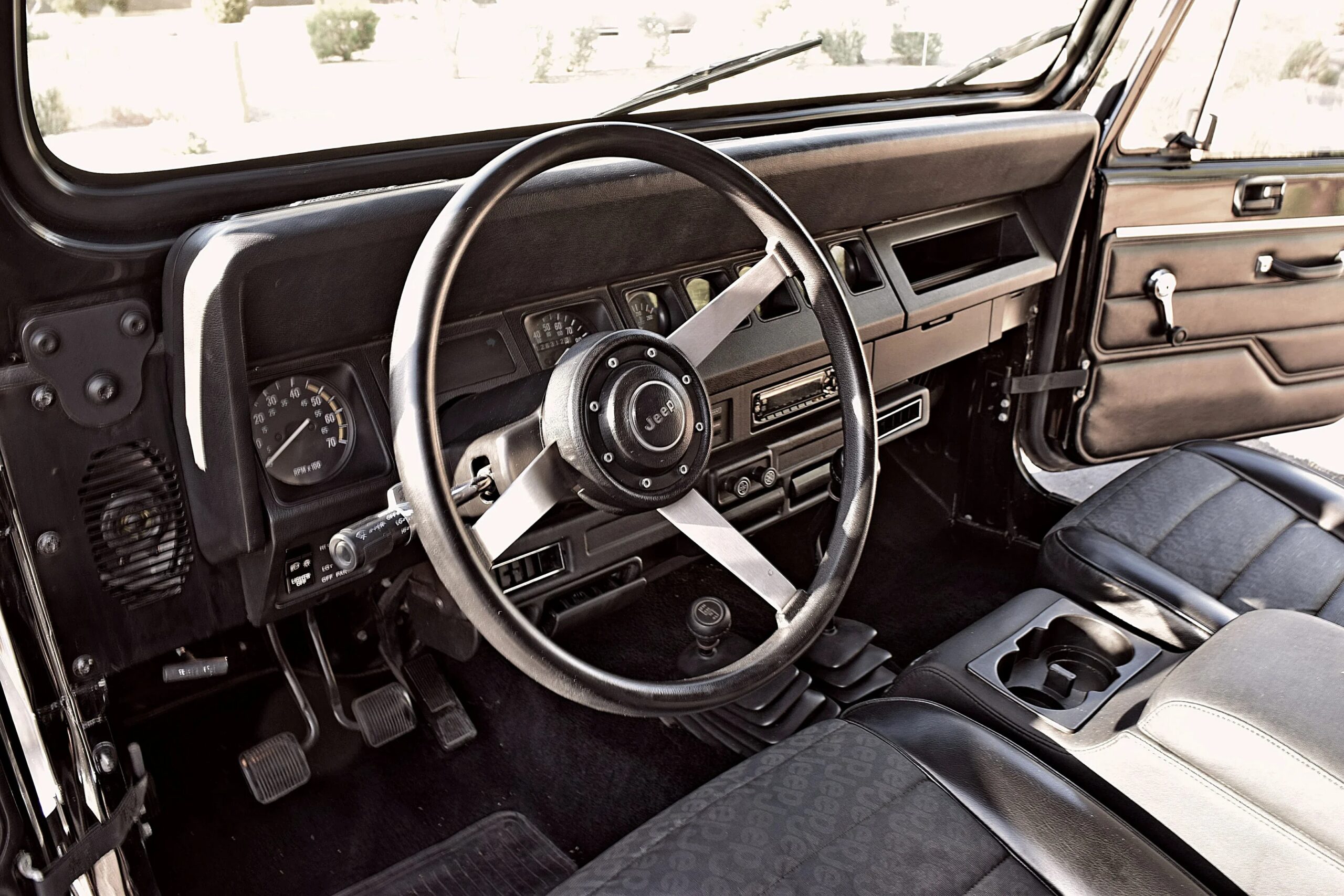 Jeep-Wrangler-4wd-1987-Black-Black-17