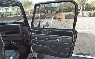 Jeep-Wrangler-4wd-1987-Black-Black-19