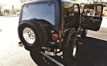 Jeep-Wrangler-4wd-1987-Black-Black-21