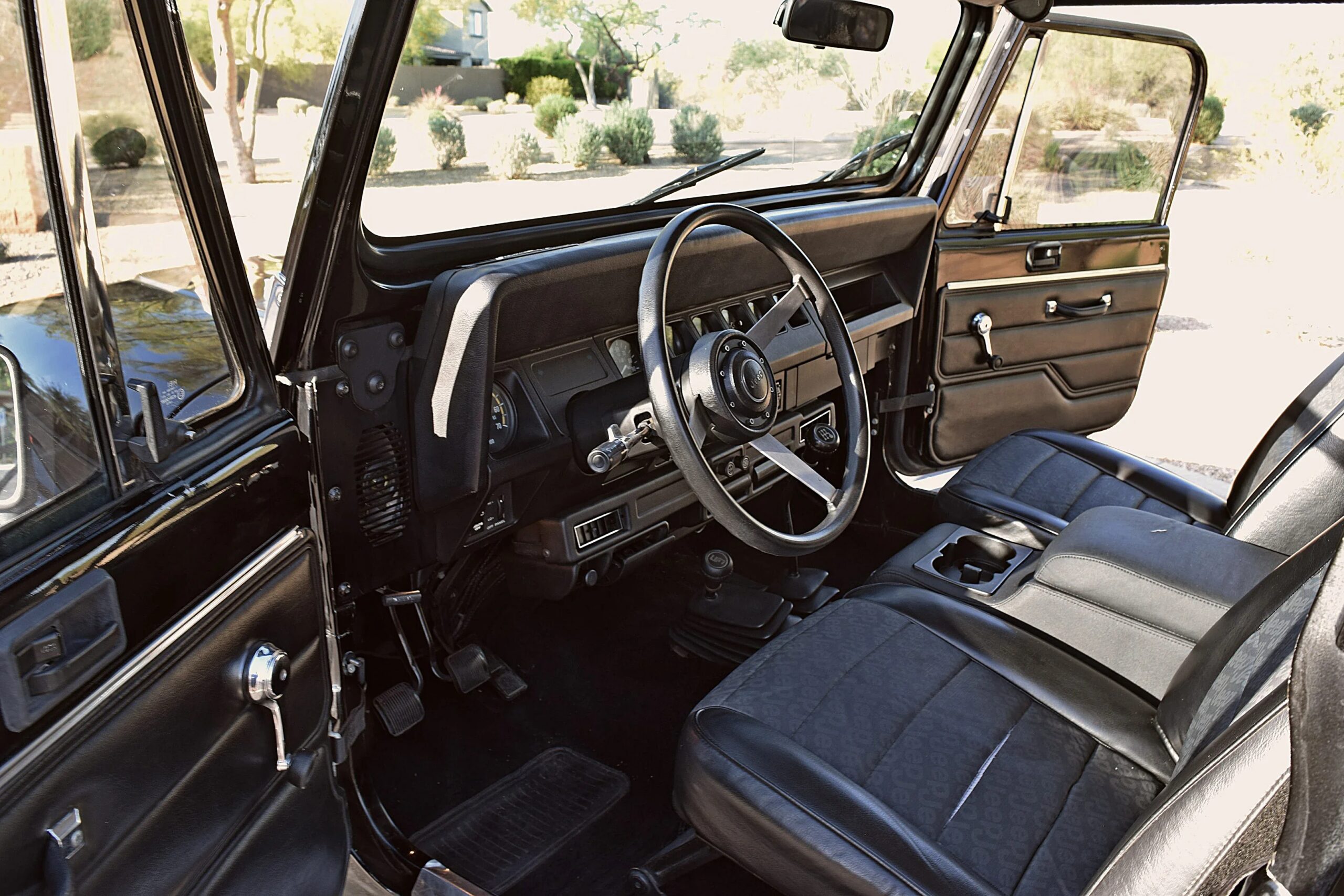 Jeep-Wrangler-4wd-1987-Black-Black-33